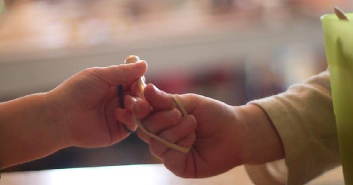 Fun Rubber Band Passing Fine Motor Game Hands On As We Grow®