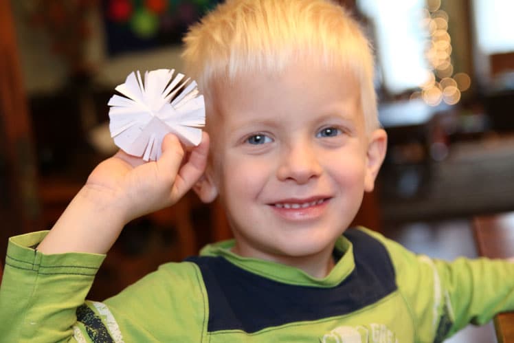 An easy snowflake for kids to cut