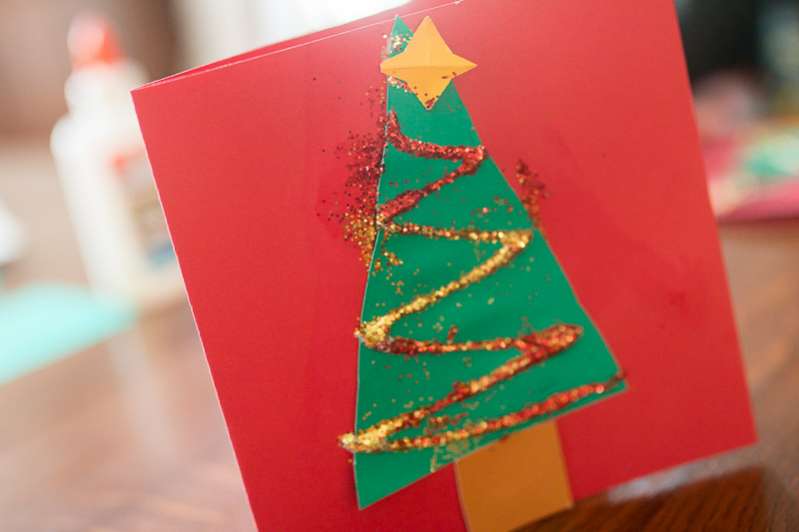 Super simple Christmas tree cards for the holidays (use as gift tags too!)