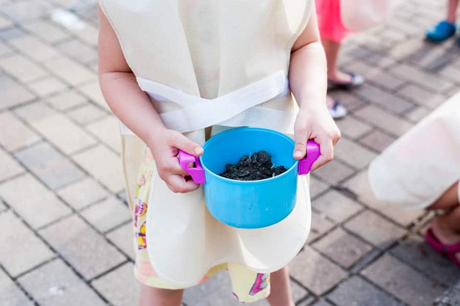 Easy and fun mud painting with kids.