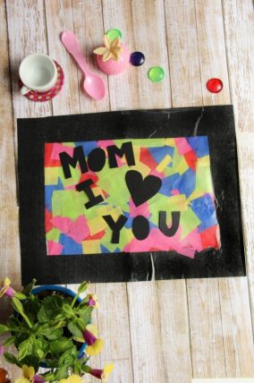 Kids will love to make this Mother's Day suncatcher craft!