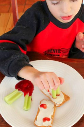 A healthy and sweet valentine's day snack for the classroom!