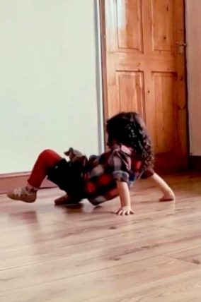 This crab walking transfer activity is a sneaky way to get kids to clean up!
