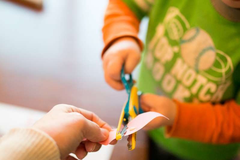 Practice cutting skills with this spring tree craft for toddlers