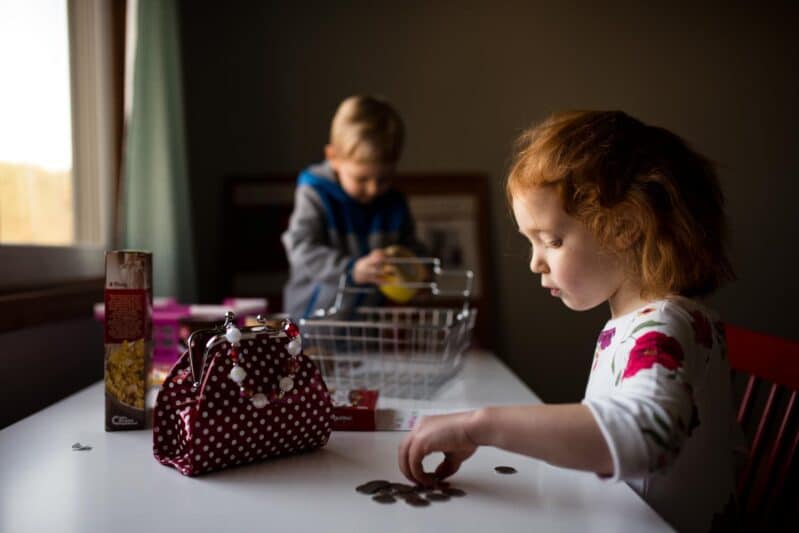 kids pretend shopping