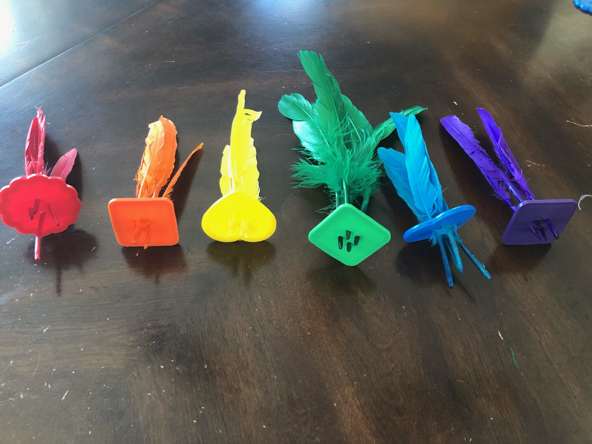 A simple and fun color matching fine motor activity with buttons and feathers.