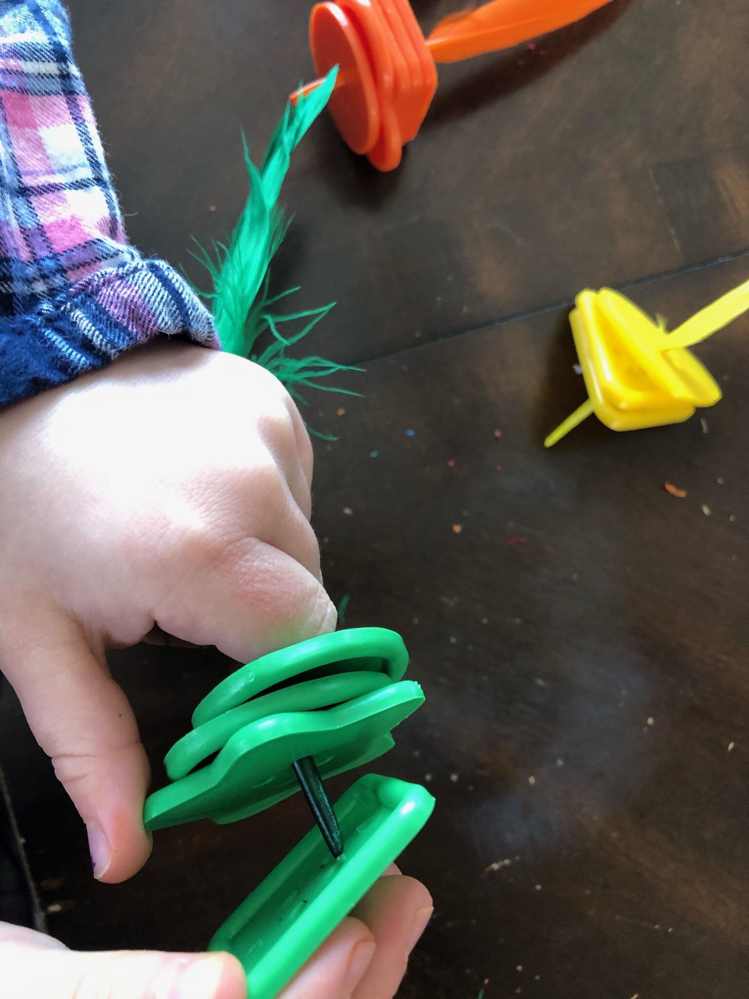A simple and fun color matching fine motor activity with buttons and feathers.