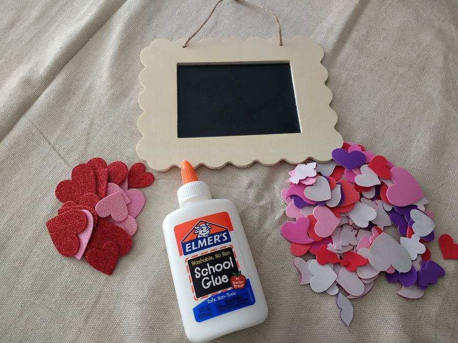Adorable DIY Heart Frame Craft for Valentine’s Day HOAWG