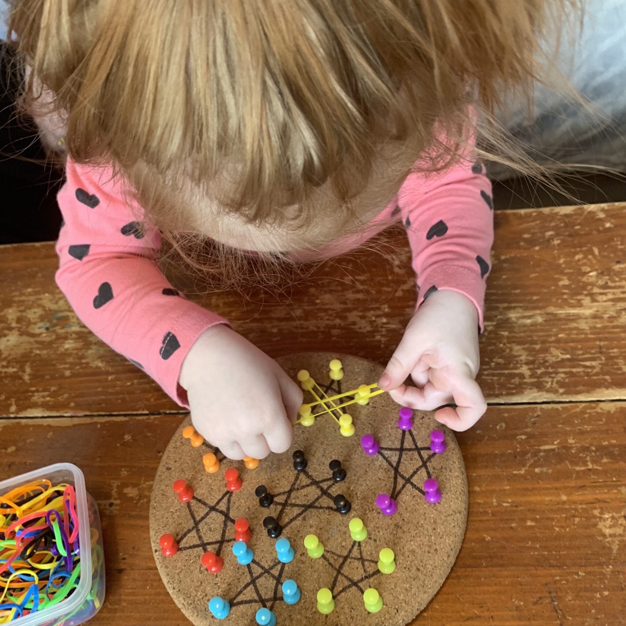 Let the creativity soar with this super simple DIY geoboard that is perfect for toddlers to increase fine motor skills and learn simple shapes like stars.